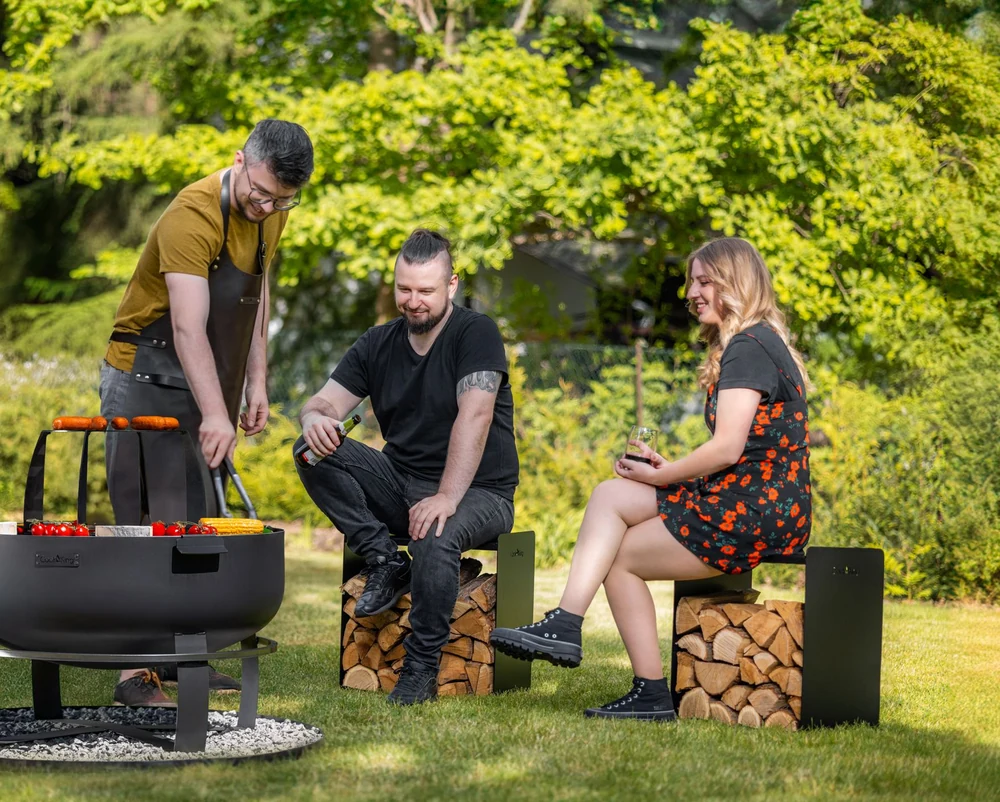 Meeting in the garden around a COOK KING fire bowl
